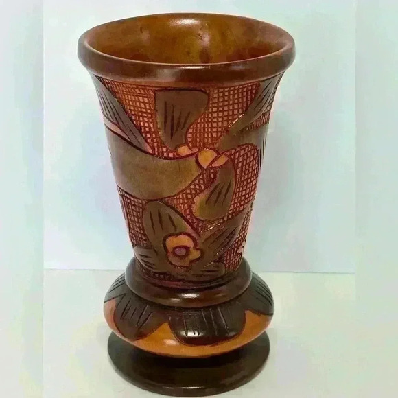 Hand carved wooden fish design vase - Picture 4 of 7